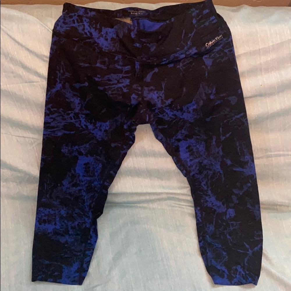 Calvin Klein blue/black colored capri leggings